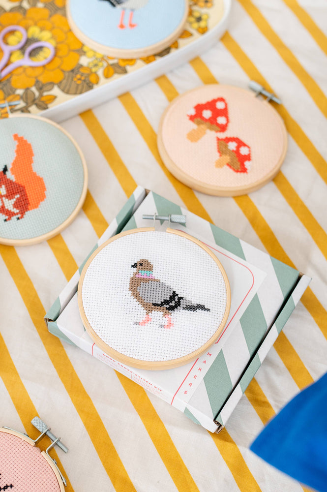 Siuvinėjimo rinkinys. Pigeon Cross Stitch Kit
