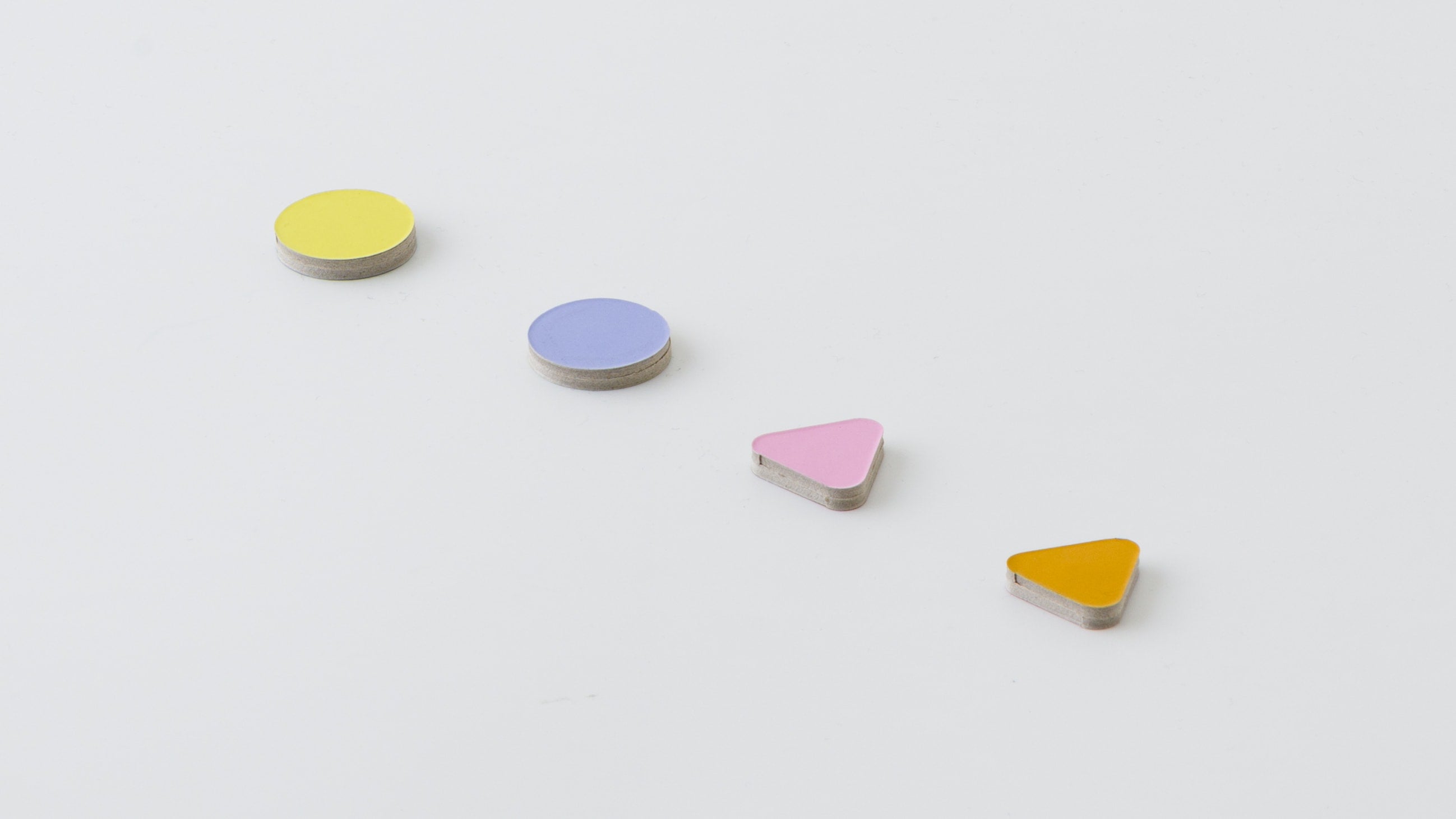 Dvipusiai magnetukai. Memo Magnet