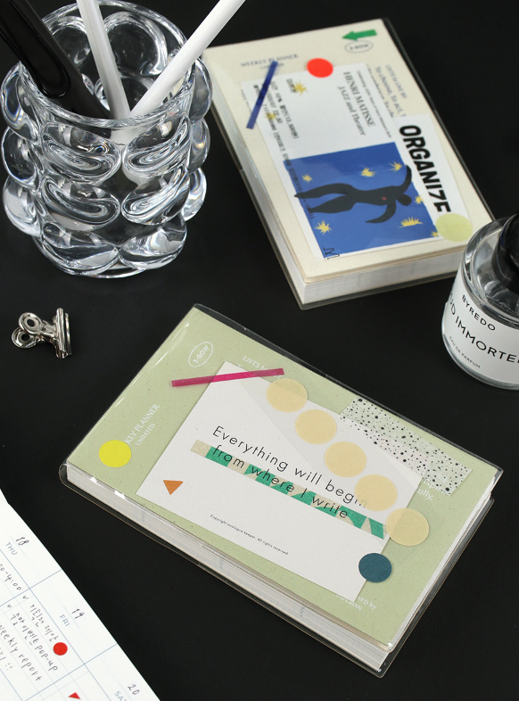 Planuotė. Lists To Live By Daily Weekly Light Planner