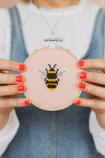 Siuvinėjimo rinkinys. Bumble Bee Cross Stitch Kit