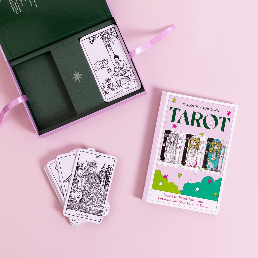 Kortelės. Colour Your Own Tarot