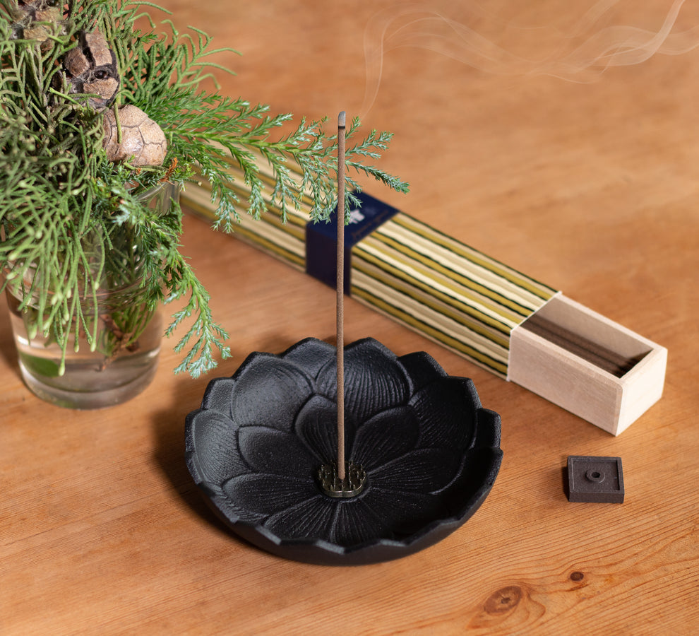 Smilkalinė. Iwachu Lotus Incense Burner [Black]