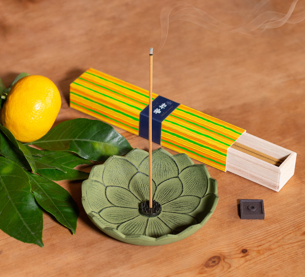 Smilkalinė. Iwachu Lotus Incense Burner [Green]