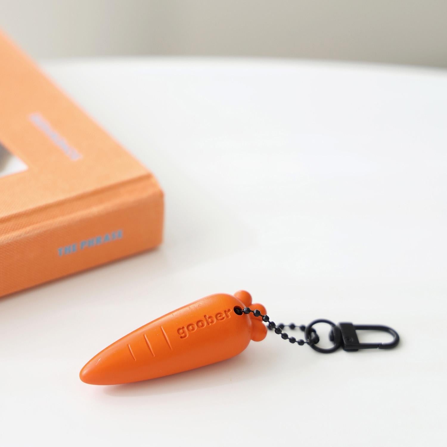 Raktų pakabukas. Carrot Crayon Keyring