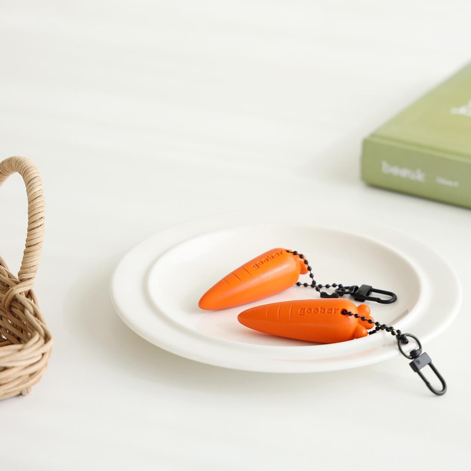 Raktų pakabukas. Carrot Crayon Keyring