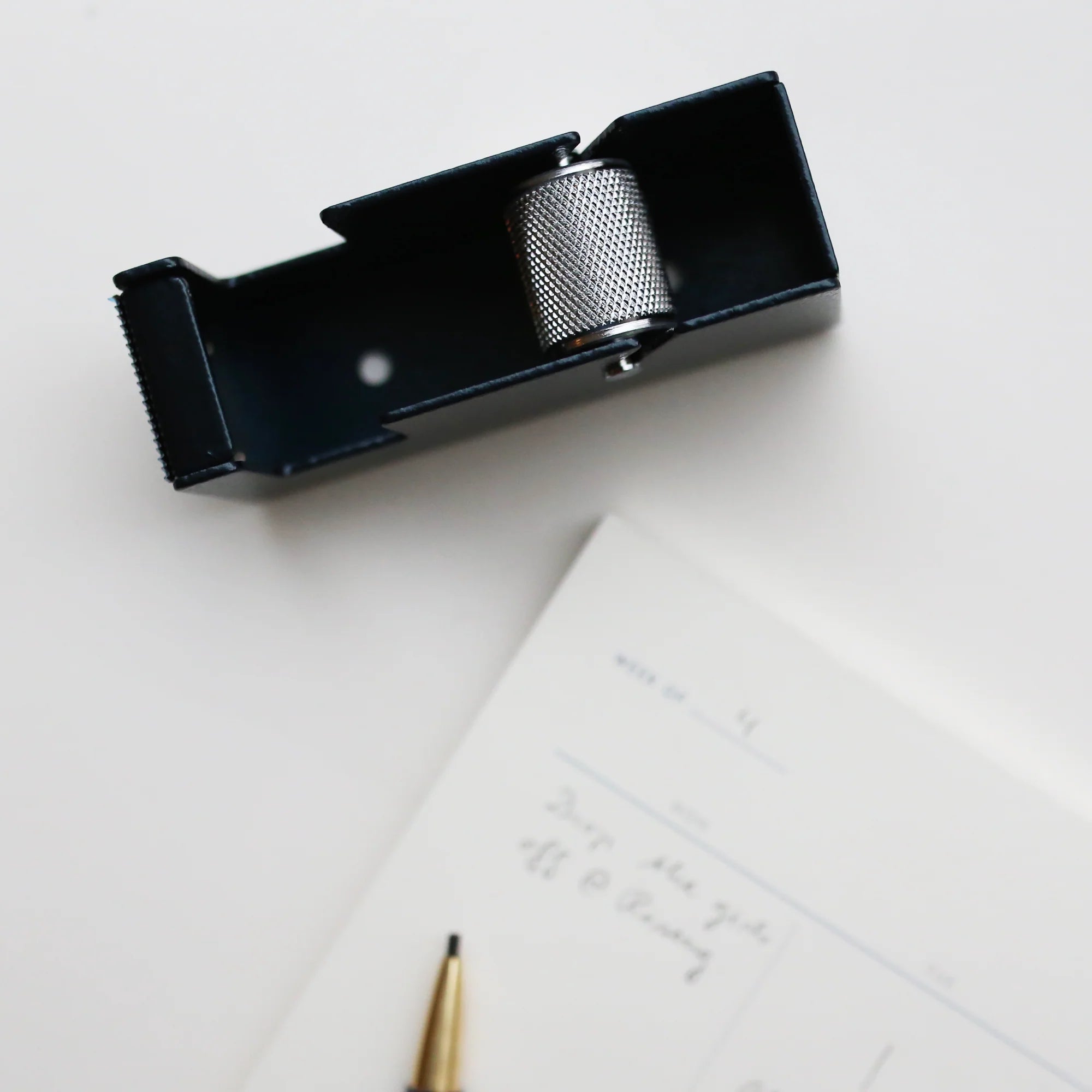 Lipnios juostelės laikiklis. Tape Dispenser