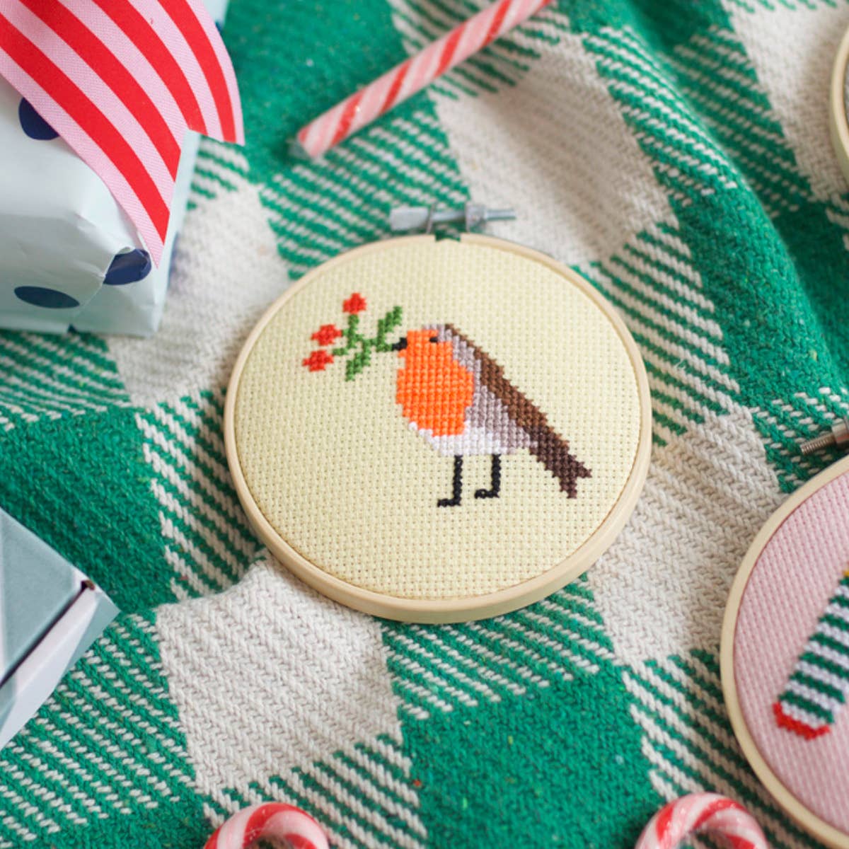 Siuvinėjimo rinkinys. Robin & Berry Cross Stitch
