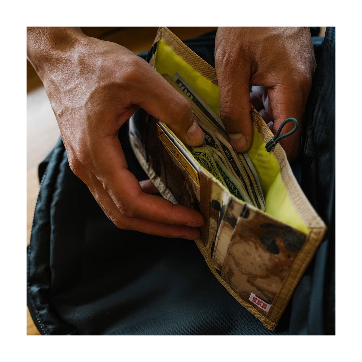 Piniginė. Tri-Fold Wallet [Blur Camo Print]