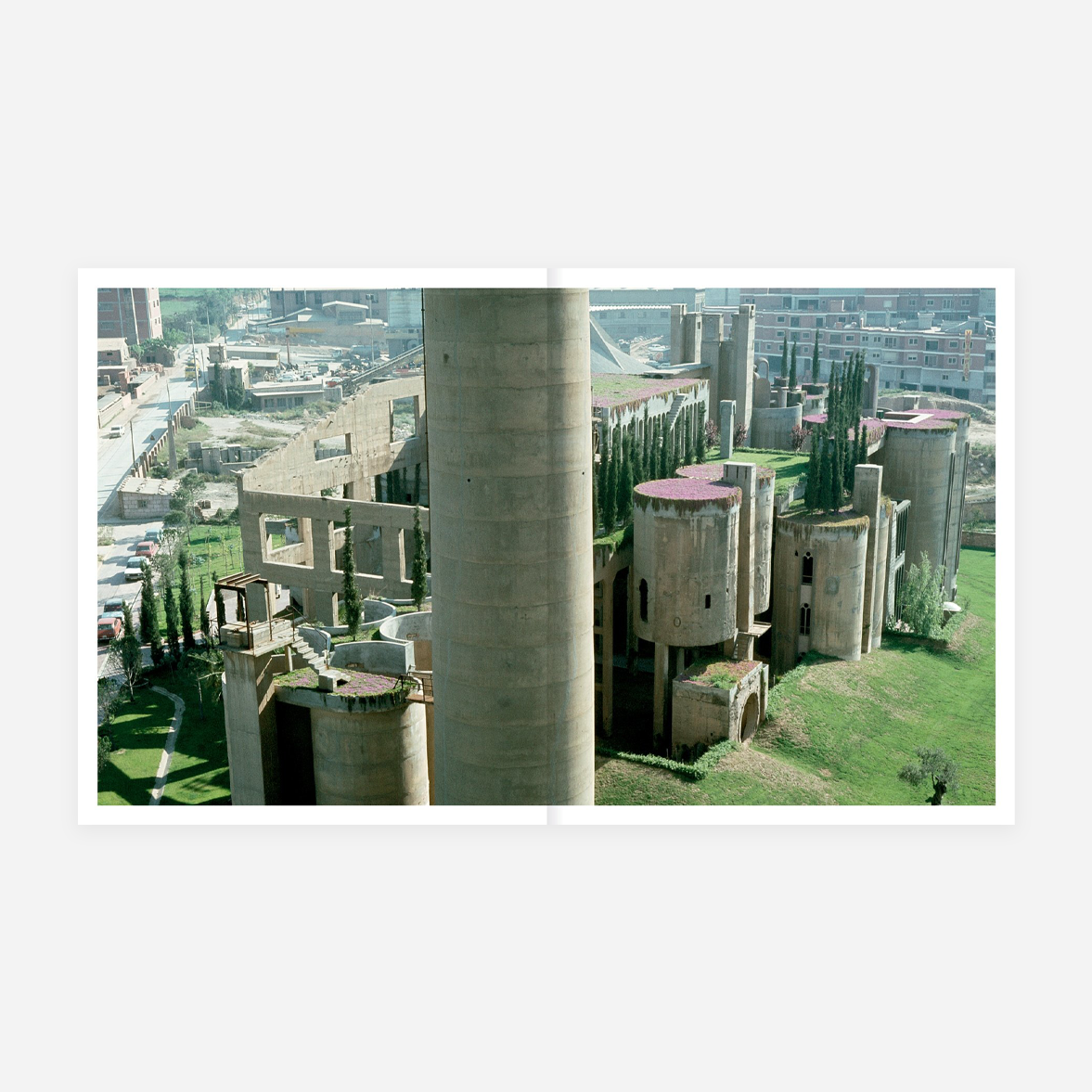Knyga. La Fábrica, Ricardo Bofill