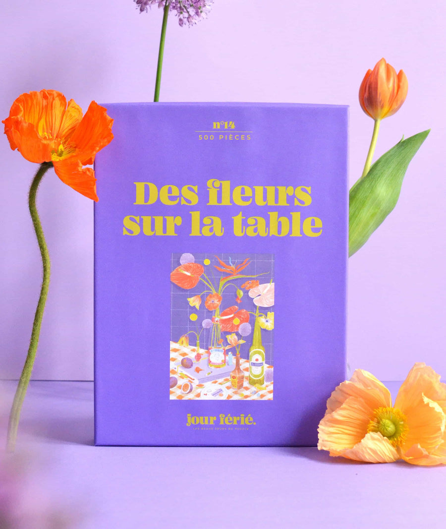 Dėlionė. Des fleurs sur la table
