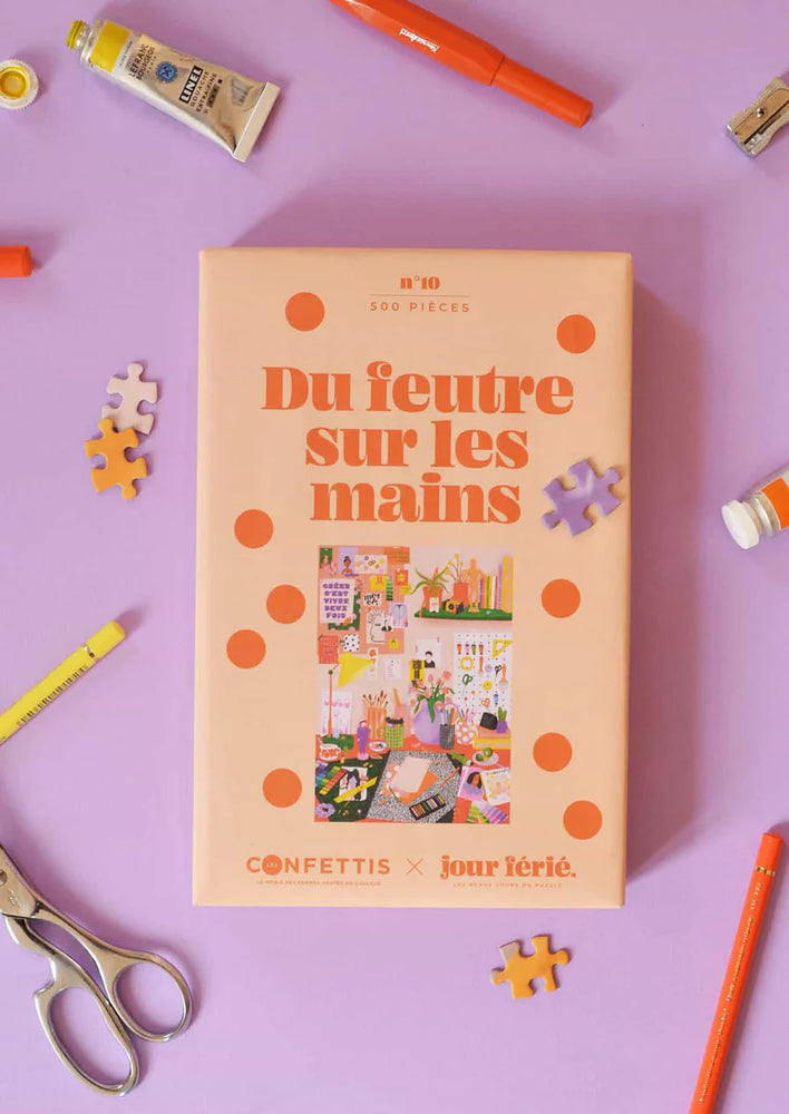 Dėlionė. Du feutre sur les mains
