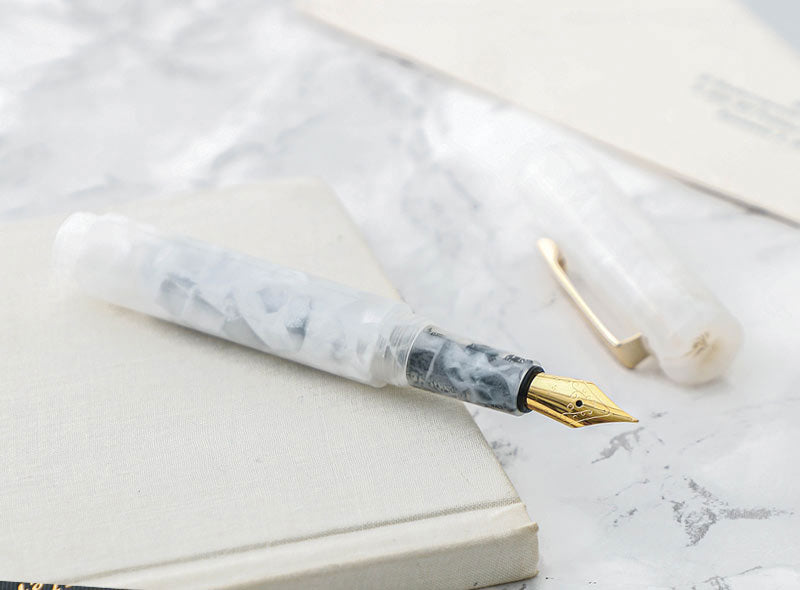 Parkeris. Attaché Marbled Fountain Pen